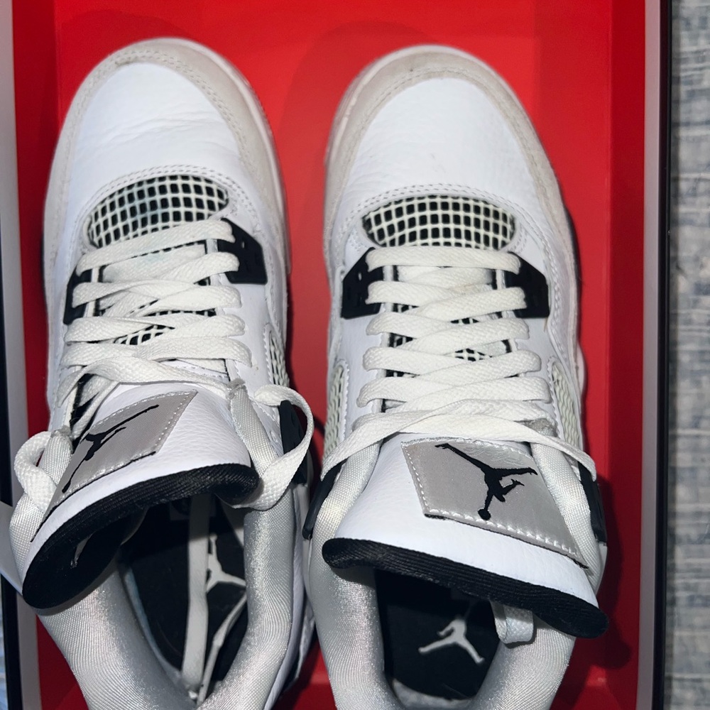 Jordan 4 - Picture 3 of 10